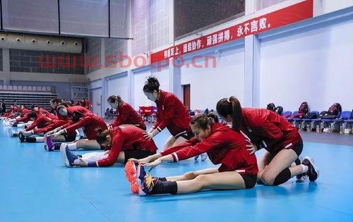 中国女排队员到训练营（中国女排 训练）